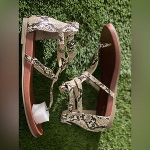 Womens sandals size 9